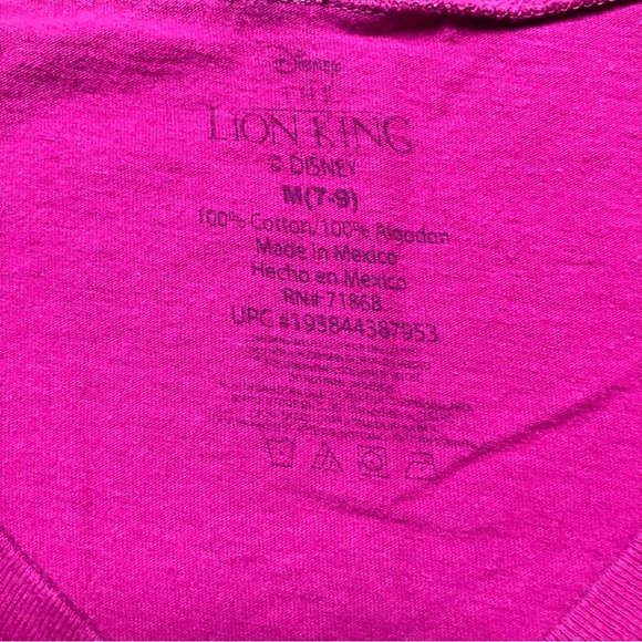 ☀️ Disney The Lion King Graphic V Neck Tee Juniors Size Medium Pink/Magenta - Picture 4 of 4